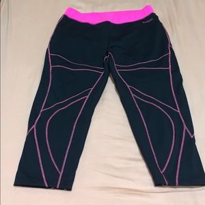 Bebe sport capri leggings